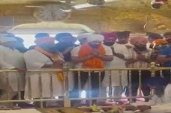 ਸ੍ਰੀ ਦਰਬਾਰ ਸਾਹਿਬ ਨਤਮਸਤਕ ਹੋਇਆ ਦੀਪ ਸਿੱਧੂ