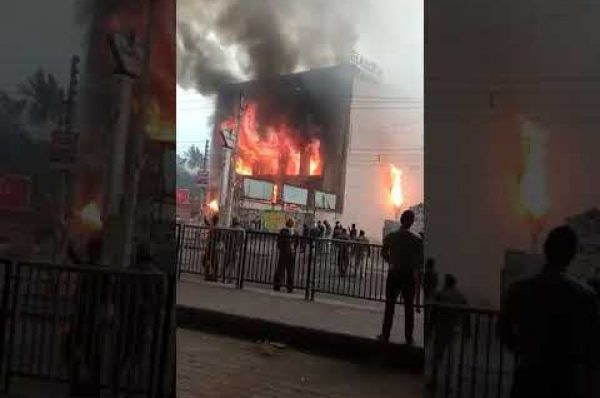 ਬਠਿੰਡਾ ਵਿਚ ਮਹਿੰਦਰਾ ਦੇ ਸ਼ੋਅਰੂਮ ਨੂੰ ਲੱਗੀ ਅੱਗ- ਲੱਖਾਂ ਰੁਪਏ ਦਾ ਨੁਕਸਾਨ