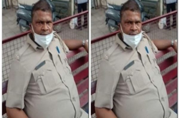 ਚੰਡੀਗੜ੍ਹ ਪੁਲਿਸ ਦਾ ਹੋਮਗਾਰਡ ਜਵਾਨ, ਢੰਗ ਨਾਲ ਮਾਸਕ ਨਹੀਂ ਪਾਇਆ, ਲੋਕਾਂ ਨਾਲ ਕਰਨ ਲੱਗਾ ਕੁੱਟਮਾਰ, Video Viral