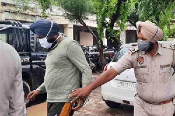 ਪੰਜਾਬ ਦੇ ਸਾਬਕਾ ਮੰਤਰੀ ਬਿਕਰਮ ਸਿੰਘ ਮਜੀਠੀਆ ਦੇ ਨਾਮ ‘ਤੇ ਠੱਗੀ, SGPC ‘ਚ ਨੋਕਰੀ ਦਿਵਾਉਣ ਦਾ ਝਾਂਸਾ ਦੇ ਕੇ ਲੱਖਾਂ ਠੱਗੇ