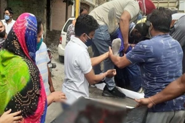 ਜਲੰਧਰ ਦੇ ਬਸਤੀ ਸ਼ੇਖ ਅੱਡੇ ‘ਤੇ ਦਰਦਨਾਕ ਹਾਦਸਾ, ਟਾਇਰ ਫਟਣ ਕਾਰਨ ਬੇਕਾਬੂ ਹੋਈ ਘੋੜਾ ਗੱਡੀ ਨੇ ਐਕਟਿਵਾ ਚਾਲਕ ਨੂੰ ਦਰੜਿਆ; ਮੌਤ