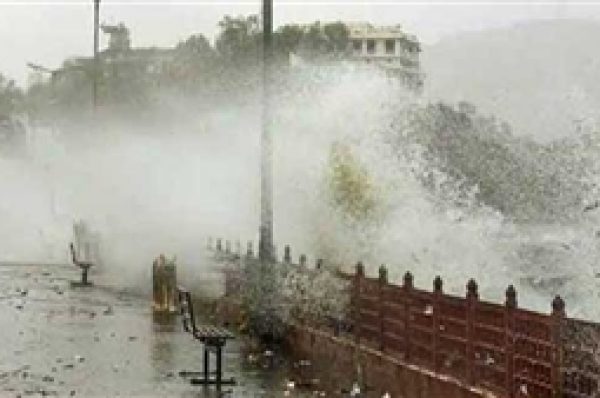 ਗੁਜਰਾਤ ‘ਚ ਤਾਓਤੇ ਨਾਲ ਭਾਰੀ ਤਬਾਹੀ, 13 ਦੀ ਮੌਤ, ਜਨਜੀਵਨ ਤਹਿਸ-ਨਹਿਸ, ਹਾਲਾਤ ਆਮ ਵਾਂਗ ਹੋਣ ‘ਤੇ ਲੱਗੇਗਾ ਲੰਬਾ ਸਮਾਂ