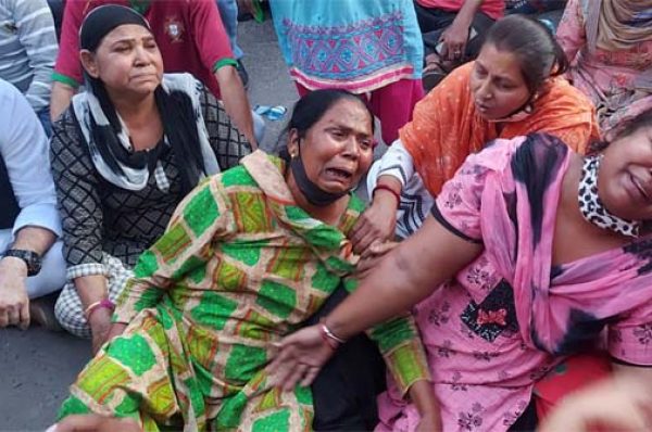 ਜਲੰਧਰ: ਧੀ ਨੂੰ ਜਨਮ ਦੇਣ ਦੇ ਬਾਅਦ ਦੁਨੀਆ ਨੂੰ ਛੱਡ ਗਈ ਮਾਂ, ਪਰਿਵਾਰ ਨੇ ਡਾਕਟਰਾਂ ”ਤੇ ਲਾਏ ਵੱਡੇ ਦੋਸ਼