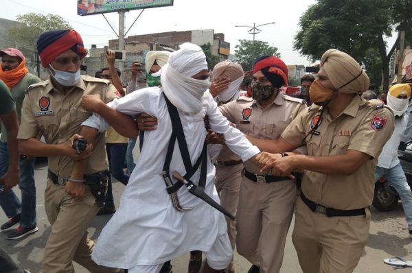 ਮਿੰਨੀ ਲਾਕਡਾਊਨ ਦਾ ਵਿਰੋਧ, ਬਠਿੰਡਾ ਪ੍ਰਦਰਸ਼ਨ ਕਰ ਰਹੇ ਕਈ ਦੁਕਾਨਦਾਰ ਲਏ ਹਿਰਾਸਤ ‘ਚ