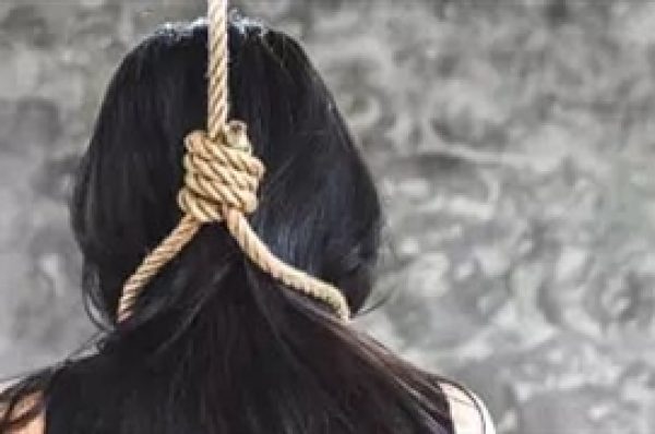 ਹੇਅਰ ਡਰੈੱਸਰ ਨੇ ਪੱਖੇ ਨਾਲ ਲਟਕ ਕੇ ਕੀਤੀ ਖ਼ੁਦਕਸ਼ੀ, ਇਕ ਵਿਅਕਤੀ ਵੱਲੋਂ ਪੈਸੇ ਵਾਪਸ ਨਾ ਮੋੜਨ ’ਤੇ ਚੁੱਕਿਆ ਕਦਮ