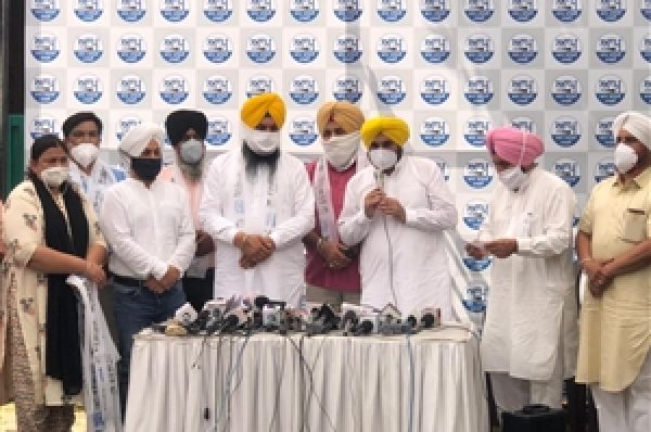 ਅਕਾਲੀ ਦਲ ਦੇ ਸਾਬਕਾ ਵਿਧਾਇਕ ਖੀਰਨੀਆਂ ਨੇ ਸਾਥੀਆਂ ਸਣੇ ਫੜਿਆ AAP ਦਾ ‘ਝਾੜੂ’