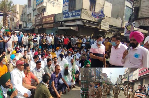 ਬਰਨਾਲਾ ਵਿਚ ਵਪਾਰੀਆਂ ਵਲੋਂ ਦੁਕਾਨਾਂ ਖੋਲ੍ਹਣ ਨੂੰ ਲੈ ਕੇ ਲਾਇਆ ਧਰਨਾ