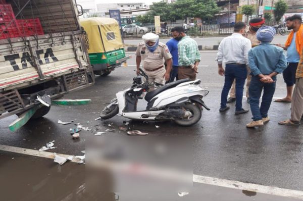 ਜਲੰਧਰ – ਅੰਮ੍ਰਿਤਸਰ ਹਾਈਵੇ ਉੱਤੇ ਵਾਪਰਿਆ ਭਿਆਨਕ ਸੜਕੀ ਹਾਦਸਾ