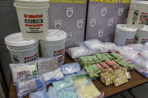 1 ਪੰਜਾਬੀ ਸਮੇਤ 3 ਜਣਿਆਂ ਤੋਂ 30 ਲੱਖ ਡਾਲਰ ਦੇ ਨਸ਼ੇ ਅਤੇ ਨਕਦੀ ਬਰਾਮਦ