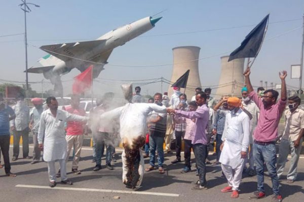 ਬਠਿੰਡਾ ਵਿਚ ਕਿਸਾਨਾਂ-ਮਜ਼ਦੂਰਾਂ ਤੇ ਮੁਲਾਜ਼ਮਾਂ ਨੇ ਰੋਸ ਰੈਲੀ ਉਪਰੰਤ ਫੂਕਿਆ ਮੋਦੀ ਸਰਕਾਰ ਦਾ ਪੁਤਲਾ