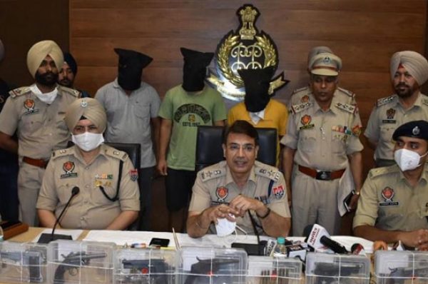ਕਤਲ ਕੇਸ ‘ਚ ਲੋੜੀਂਦਾ ਗੈਂਗਸਟਰ ਸੋਨੂੰ ਰੋੜ ਮਜਾਰੀਆ 2 ਸਾਥੀਆਂ ਸਮੇਤ ਯੂ.ਪੀ. ਤੋਂ ਕਾਬੂ, 7 ਪਿਸਤੌਲ ਬਰਾਮਦ