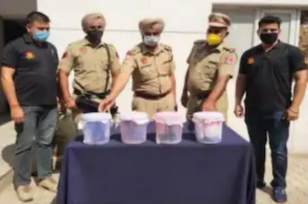 ਹਥਿਆਰਾਂ ਨਾਲ 5 ਗੈਂਗਸਟਰ ਕਾਬੂ, ਪਾਕਿ ਤੋਂ ਲਿਆ ਵੇਚ ਚੁੱਕੇ ਨੇ 500 ਕਿਲੋ ਹੈਰੋਇਨ