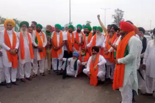 ਪੰਜਾਬ ਦੇ ਕਿਸਾਨਾਂ ਦਾ ਵੱਡਾ ਕਾਫਲਾ ਦਿੱਲੀ ਮੋਰਚਿਆਂ ‘ਚ ਸ਼ਮੂਲੀਅਤ ਲਈ ਪੁੱਜਿਆ