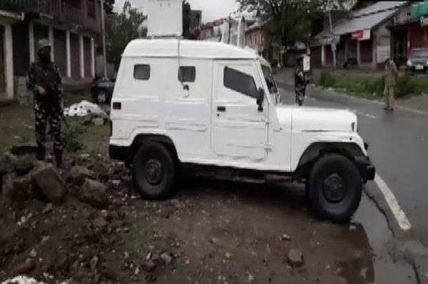 ਸੁਰੱਖਿਆ ਬਲਾਂ ਨੇ 3 ਅੱਤਵਾਦੀਆਂ ਨੂੰ ਪਾਇਆ ਘੇਰਾ