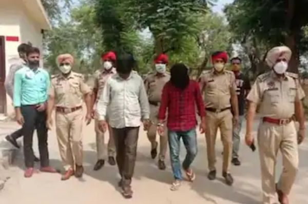 ਬੈਂਕ ਕੈਸ਼ ਦੀ ਲੁੱਟ-ਖੋਹ ਮਾਮਲੇ ‘ਚ ਸਹਾਇਕ ਮੈਨੇਜਰ ਸਮੇਤ ਦੋ ਕਾਬੂ, ਤਿੰਨ ‘ਤੇ ਮਾਮਲਾ ਦਰਜ