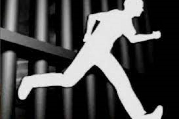 ਪੁਲਿਸ ਮੁਲਾਜ਼ਮਾਂ ਦੀ ਲਾਪਰਵਾਹੀ : ਨਸ਼ੇ ਦੀਆਂ ਗੋਲ਼ੀਆਂ ਸਮੇਤ ਗਿ੍ਫ਼ਤਾਰ ਕੀਤਾ ਸਮੱਗਲਰ ਚੌਕੀ ‘ਚੋਂ ਫ਼ਰਾਰ