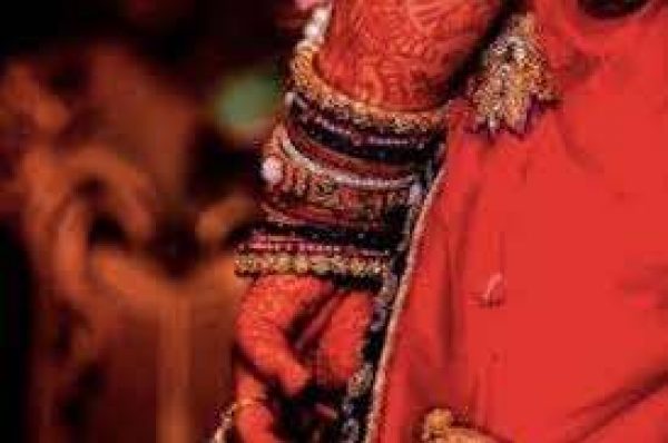 ਨਾਬਾਲਗ ਦੀ ਹੱਡਬੀਤੀ : ਮਤਰੇਏ ਪਿਤਾ ਨੇ ਕਰਵਾਇਆ ਜਬਰੀ ਵਿਆਹ, ਪਤੀ ਨੇ ਮਰਜ਼ੀ ਤੋਂ ਬਗੈਰ ਬਣਾਏ ਸਬੰਧ