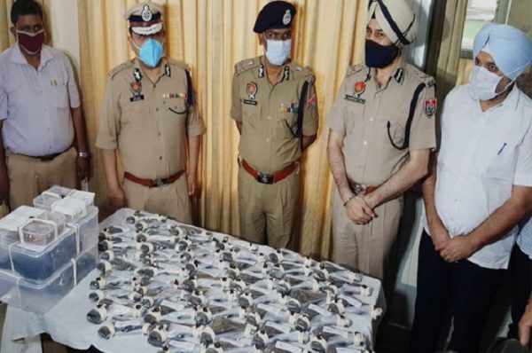 ਪੁਲਸ ਹੱਥ ਵੱਡੀ ਲੱਗੀ ਸਫਲਤਾ : 48 ਵਿਦੇਸ਼ੀ ਪਿਸਤੌਲ ਅਤੇ 200 ਦੇ ਕਰੀਬ ਕਾਰਤੂਸਾਂ ਸਣੇ ਇਕ ਗ੍ਰਿਫ਼ਤਾਰ