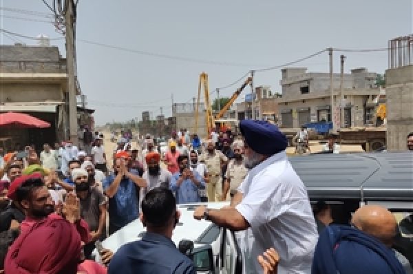 ਸੁਖਬੀਰ ਬਾਦਲ ਭਾਈ ਰੂਪਾ ‘ਚ ਕਿਸਾਨਾਂ ਨੂੰ ਮਿਲੇ, ਸਰਕਾਰ ਵੱਲੋਂ ਉਨ੍ਹਾਂ ਨਾਲ ਲਾਏ ਧੱਕੇਸ਼ਾਹੀ ਦੇ ਦੋਸ਼