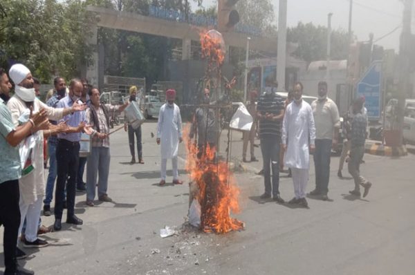 ਜਲੰਧਰ ਵਿਚ ਮੋਦੀ ਸਰਕਾਰ ਦੇ ਖ਼ਿਲਾਫ਼ ਪੁਤਲਾ ਫੂਕ ਕੇ ਪ੍ਰਦਰਸ਼ਨ