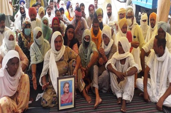 ਦੋਸ਼ੀਆਂ ਦੀ ਗ੍ਰਿਫ਼ਤਾਰੀ ਦੀ ਮੰਗ ਨੂੰ ਲੈ ਕੇ ਧਰਨਾ