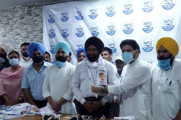 ਸਾਬਕਾ ਡੀ.ਸੀ.ਪੀ. ਆਮ ਆਦਮੀ ਪਾਰਟੀ ਵਿਚ ਹੋਏ ਸ਼ਾਮਲ