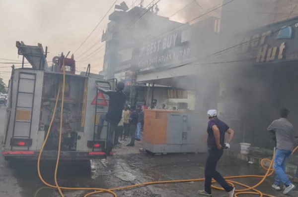 ਰਮਣੀਕ ਚੌਕ ਵਿਖੇ ਇਕ ਰੈਸਟੋਰੈਂਟ ਨੂੰ ਲੱਗੀ ਭਿਆਨਕ ਅੱਗ