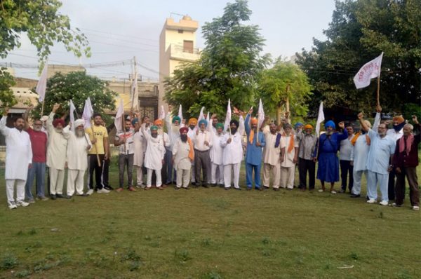 ਗਵਰਨਰ ਨੂੰ ਰੋਸ ਪੱਤਰ ਦੇਣ ਵਾਸਤੇ ਲੋਹੀਆਂ ਤੋਂ ਚੰਡੀਗੜ੍ਹ ਲਈ ਅਲੀਵਾਲ ਦੀ ਅਗਵਾਈ ‘ਚ ਕਿਸਾਨਾਂ ਦਾ ਜਥਾ ਰਵਾਨਾ