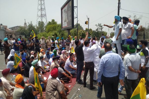 ਬਿਜਲੀ ਕੱਟ ਅਤੇ ਐਸ.ਪੀ. ਦੇ ਵਤੀਰੇ ਵਿਰੁੱਧ ਕਿਸਾਨਾਂ ਨੇ ਜੀ.ਟੀ. ਰੋਡ ਕੀਤਾ ਜਾਮ …17 minutes ago