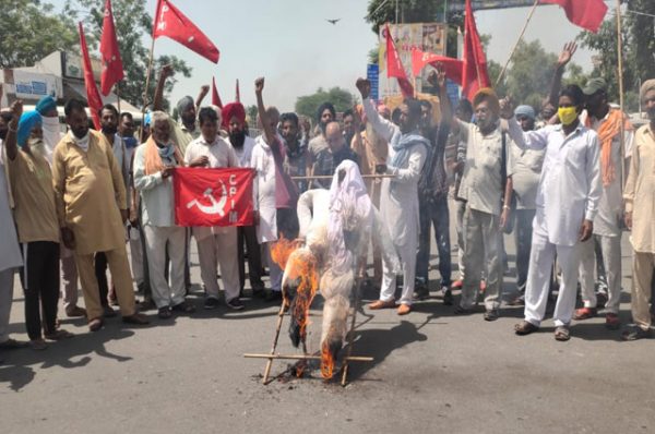ਪਟਰੋਲ – ਡੀਜ਼ਲ ਦੀਆਂ ਵਧੀਆਂ ਕੀਮਤਾਂ ਅਤੇ ਮਹਿੰਗਾਈ ਦੇ ਖ਼ਿਲਾਫ਼ ਪੰਦਰਵਾੜਾ ਮਨਾਇਆ