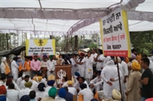 ਮੋਗਾ ‘ਚ ਅਕਾਲੀ ਦਲ ਤੇ ਬਸਪਾ ਨੇ ਘੇਰਿਆ ਬਿਜਲੀ ਗਰਿੱਡ, ਪੰਜਾਬ ਸਰਕਾਰ ਖ਼ਿਲਾਫ਼ ਕੀਤੀ ਨਾਅਰੇਬਾਜ਼ੀ