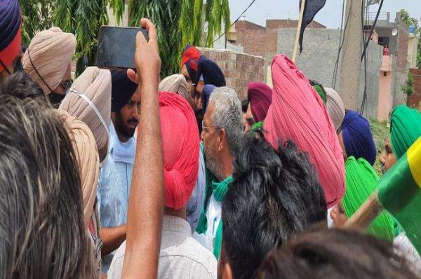 ਰਾਜਪੁਰਾ ‘ਚ ਭਾਜਪਾ ਦੀ ਬੈਠਕ ‘ਚ ਕਿਸਾਨਾਂ ਦਾ ਹੰਗਾਮਾ, ਪੁਲਿਸ ਨਾਲ ਹੋਈ ਧੱਕਾ-ਮੁੱਕੀ