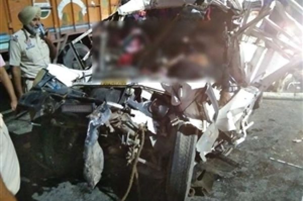 ਦਸੂਹਾ ’ਚ ਦਰਦਨਾਕ ਹਾਦਸਾ, ਦੋ ਟਿੱਪਰਾਂ ਦੀ ਲਪੇਟ ’ਚ ਆਇਆ ਲੱਕਡ਼ੀ ਦਾ ਭਰਿਆ ਵਾਹਨ, 3 ਨੌਜਵਾਨਾਂ ਦੀ ਮੌਤ