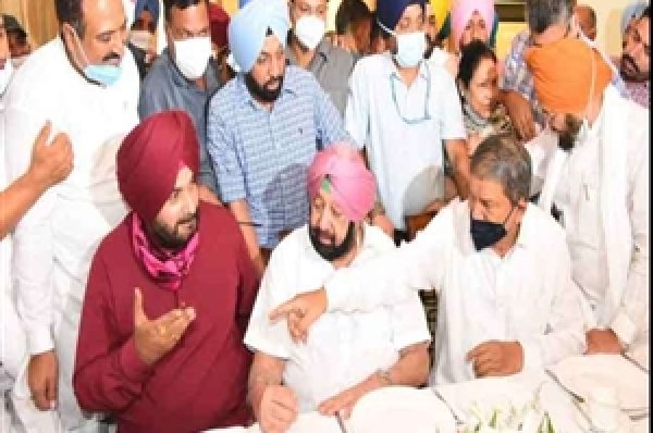 ਦੂਰੀਆਂ ਘਟੀਆਂ ਪਰ ਅਮਰਿੰਦਰ ਤੇ ਸਿੱਧੂ ’ਚ ਨਹੀਂ ਮਿਟੀ ਤਲਖ਼ੀ, ‘ਗੁਰੂ’ ਦੇ ਤਿੱਖੇ ਤੇਵਰ ਨਾਲ ਵਧੇਗੀ ਕਾਂਗਰਸ ਦੀ ‘ਟੈਨਸ਼ਨ’