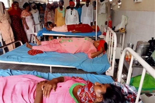 ਝੋਨਾ ਲਾਉਂਦੇ ਛੇ ਮਜ਼ਦੂਰਾਂ ਨੂੰ ਚੜ੍ਹੀ ਜ਼ਹਿਰੀਲੀ ਗੈਸ, ਕਿਸਾਨ ‘ਤੇ ਖੇਤ ‘ਚ ਜ਼ਹਿਰੀਲੀ ਸ਼ੈਅ ਪਾਉਣ ਦਾ ਦੋਸ਼