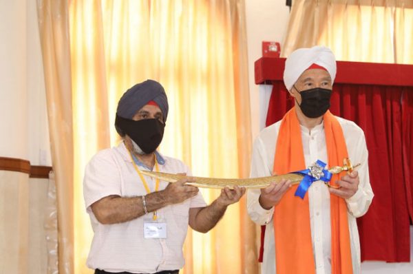 ਸਿੰਗਾਪੁਰ ਦੇ ਪ੍ਰਧਾਨ ਮੰਤਰੀ ਲੀ ਹਸੀਅਨ ਲੂੰਗ ਨੇ ਦਸਤਾਰ ਸਜਾ ਕੇ ਕੀਤਾ ਗੁਰਦੁਆਰਾ ਸਾਹਿਬ ਦਾ ਉਦਘਾਟਨ, ਹਰਦੀਪ ਸਿੰਘ ਪੂਰੀ ਨੇ ਕੀਤਾ ਧੰਨਵਾਦ