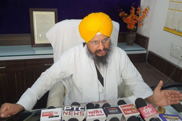 ਜਥੇਦਾਰ ਅਕਾਲ ਤਖ਼ਤ ਗਿਆਨੀ ਹਰਪ੍ਰੀਤ ਸਿੰਘ ਵਲੋਂ ਬੇਅਦਬੀ ਮਾਮਲਿਆਂ ਬਾਰੇ ਸਿਟ ਵਲੋਂ ਪੇਸ਼ ਚਲਾਨ ‘ਚ ਡੇਰਾ ਸਿਰਸਾ ਮੁਖੀ ਦਾ ਨਾਂਅ ਬਾਹਰ ਕੱਢਣ ਦੀ ਸਖ਼ਤ ਆਲੋਚਨਾ