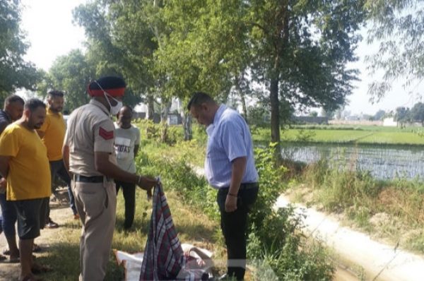 ਨੌਜਵਾਨ ਲੜਕੀ ਦੀ ਗੋਲੀ ਮਾਰ ਕੇ ਹੱਤਿਆ, ਲਾਸ਼ ਸੂਏ ‘ਚੋਂ ਬਰਾਮਦ