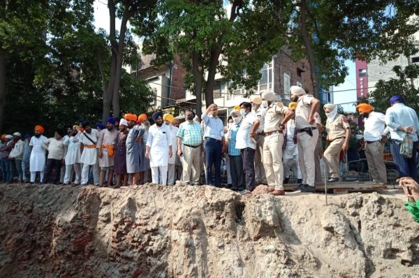 ਸ੍ਰੀ ਅਕਾਲ ਤਖ਼ਤ ਸਾਹਿਬ ਦੇ ਬਣਦੀ ਪਾਰਕਿੰਗ ਨੂੰ ਲੱਗੀਆਂ ਬ੍ਰੇਕਾਂ, SDM ਨੇ ਰੁਕਵਾਇਆ ਕੰਮ, ਪੜ੍ਹੋ ਪੂਰਾ ਮਾਮਲਾ