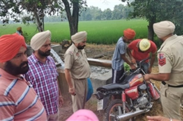 ਮੋਟਰਸਾਈਕਲ ‘ਤੇ ਜਾ ਰਹੇ ਨੌਜਵਾਨ ਦੀ ਗੋਲ਼ੀਆਂ ਮਾਰ ਕੇ ਕੀਤੀ ਹੱਤਿਆ, ਘਟਨਾ ਨਾਲ ਖੇਤਰ ‘ਚ ਸਨਸਨੀ