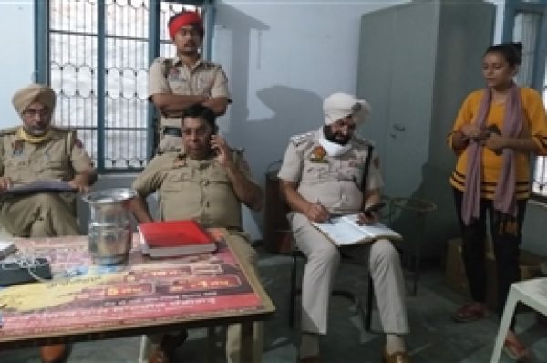 ਸਿਖ਼ਰ ਦੁਪਹਿਰੇ ਫਿਲਮੀ ਅੰਦਾਜ਼ ‘ਚ ਲੁਟੇਰਿਆਂ ਨੇ ਡਾਕਖਾਨੇ ‘ਚ ਮਾਰਿਆ ਡਾਕਾ, 8 ਹਜ਼ਾਰ ਰੁਪਏ ਦੀ ਨਕਦੀ ਲੈ ਕੇ ਫਰਾਰ