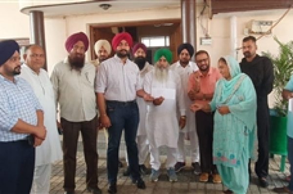 ਥਰੈਸ਼ਰ ਹਾਦਸੇ ਦੇ ਕੇਸ ਪੀੜ੍ਹਤਾਂ ਨੂੰ ਵੰਡੇ 24 ਲੱਖ ਦੇ ਚੈੱਕ, ਖੇਤੀਬਾੜੀ ਕਰਦੇ ਫੌਤ ਹੋਏ ਕਿਸਾਨਾਂ ਦੇ ਪਰਿਵਾਰਾਂ ਨੂੰ ਦਿੱਤੇ 2-2 ਲੱਖ: ਚੇਅਰਮੈਨ ਹਰਦੀਪ ਸਿੰਘ