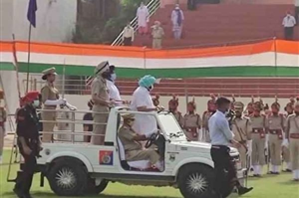 ਮੁੱਖ ਮੰਤਰੀ ਕੈਪਟਨ ਅਮਰਿੰਦਰ ਸਿੰਘ ਨੇ ਲਹਿਰਾਇਆ ਕੌਮੀ ਝੰਡਾ, ਸੁਰੱਖਿਆ ਦੇ ਸਖ਼ਤ ਇੰਤਜ਼ਾਮ