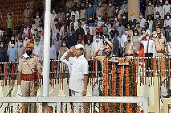 ਜਲੰਧਰ ‘ਚ ਕੈਬਨਿਟ ਮੰਤਰੀ ਓਪੀ ਸੋਨੀ ਨੇ ਲਹਿਰਾਇਆ ਤਿਰੰਗਾ, ਗਿਣਾਈ ਸਰਕਾਰ ਦੀਆਂ ਉਪਲਬਧੀਆਂ