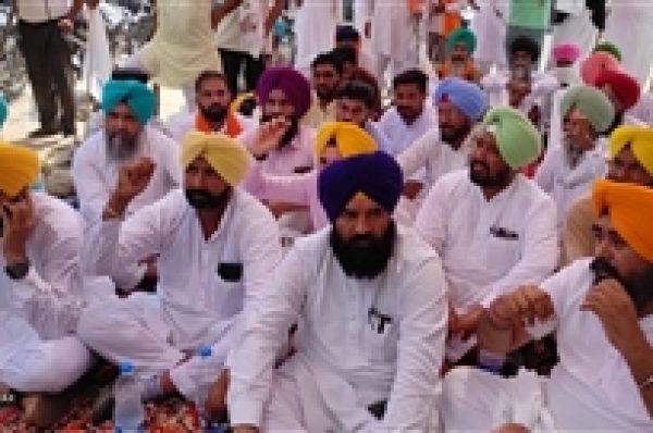 ਆਪ ਆਗੂੂ ਗੁਰਦੇਵ ਸਿੰਘ ਸੰਧੂ ਸਮੇਤ ਪੰਜ ਦਰਜਨ ਦੇ ਕਰੀਬ ਵਿਅਕਤੀਆਂ ਖ਼ਿਲਾਫ਼ ਕੇਸ ਦਰਜ, ਜਾਣੋ ਪੂਰਾ ਮਾਮਲਾ