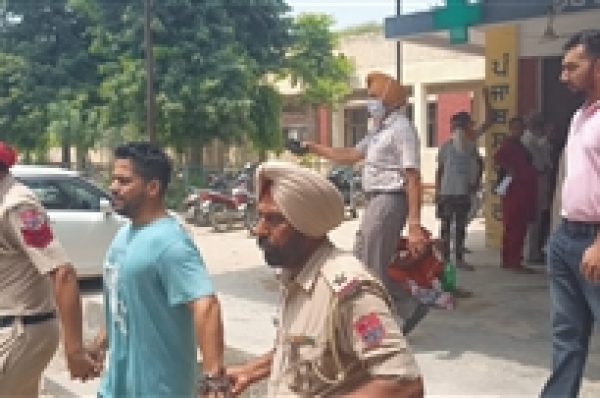 ਬਰਨਾਲਾ ਪੁਲਿਸ ਨੇ ਗੈਂਗਸਟਰ ਰਾਜੀਵ ਰਾਜਾ ਦਾ ਲਿਆ ਪ੍ਰੋਟੈਕਸ਼ਨ ਵਾਰੰਟ, ਮੈਡੀਕਲ ਲਈ ਸਿਵਲ ਹਸਪਤਾਲ ਪੁੱਜਾ