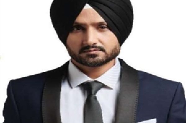 ਕਿ੍ਰਕਟਰ Harbhajan Singh ਦਾ ‘ਦੂਸਰਾ’ ਅਵਤਾਰ, ਛੋਟੇ ਪਰਦੇ ’ਤੇ ਹੋਸਟ ਕਰਨਗੇ Quiz Show, ਸ਼ੂਟਿੰਗ ’ਚ ਰੁੱਝੇ
