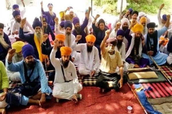 ਗੁਰਦਾਸ ਮਾਨ ਖ਼ਿਲਾਫ਼ ਜਲੰਧਰ ਹਾਈਵੇਅ ‘ਤੇ ਲੱਗਾ ਧਰਨਾ, ਅਜਨਾਲਾ ਨੇ ਕਿਹਾ- ਗੁਰਦਾਸ ਮਾਨ ਦੇ ਪੰਜਾਬ ਅਖਾੜੇ ਨਹੀਂ ਲੱਗਣ ਦੇਵਾਂਗੇ