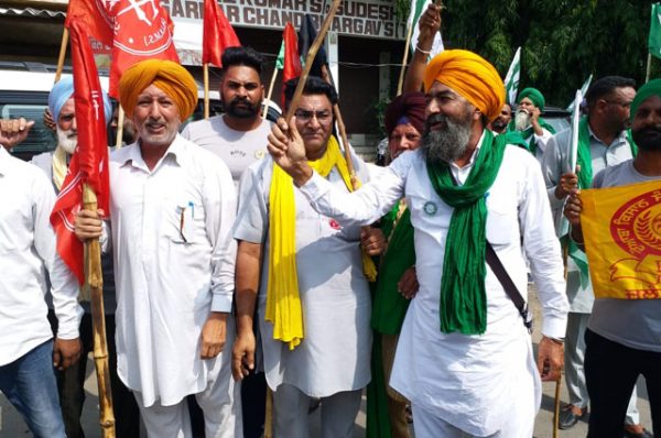 ਨਵਜੋਤ ਸਿੰਘ ਸਿੱਧੂ ਦੀ ਡੇਰਾ ਸੱਚਖੰਡ ਬੱਲਾਂ ਫੇਰੀ ‘ਤੇ ਕਿਰਤੀ ਕਿਸਾਨ ਯੂਨੀਅਨ ਵਲੋਂ ਰੋਸ ਪ੍ਰਦਰਸ਼ਨ