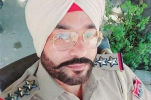 ਮੋਟਰਸਾਈਕਲ ਬਲਾਸਟ ਮਾਮਲਾ : ਪਾਕਿਸਤਾਨੀ ਸਮੱਗਲਰਾਂ ਨਾਲ ਸਬੰਧ ਰੱਖਣ ਤੇ ਨਸ਼ੀਲੇ ਪਦਾਰਥਾਂ ਦਾ ਧੰਦਾ ਕਰਨ ਦੇ ਦੋਸ਼ ‘ਚ 13 ਖ਼ਿਲਾਫ ਮਾਮਲਾ ਦਰਜ